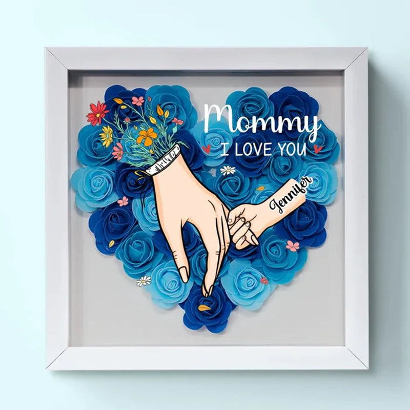 We Love You Mama Hand Holding - Gepersonaliseerde Bloemen Schaduwdoos