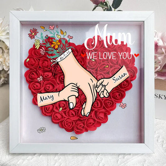 We Love You Mama Hand Holding - Gepersonaliseerde Bloemen Schaduwdoos