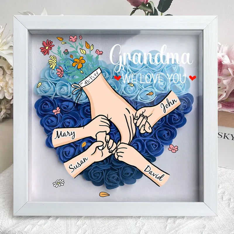 We Love You Mama Hand Holding - Gepersonaliseerde Bloemen Schaduwdoos