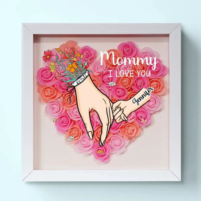 We Love You Mama Hand Holding - Gepersonaliseerde Bloemen Schaduwdoos