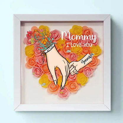 We Love You Mama Hand Holding - Gepersonaliseerde Bloemen Schaduwdoos