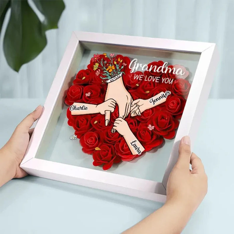 We Love You Mama Hand Holding - Gepersonaliseerde Bloemen Schaduwdoos